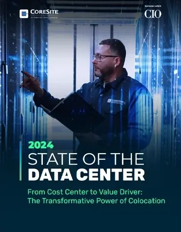 Image of data center technician monitoring a customer’s deployment performance.